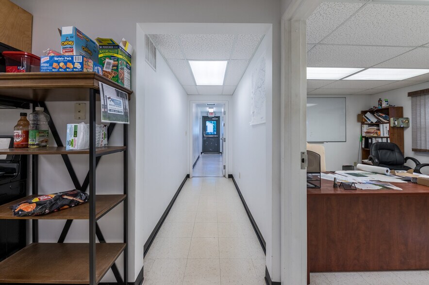 More Photos Of 123 Turkey Run Rd, Salem Distribution For Lease