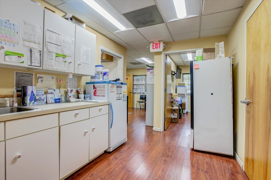 More Photos Of 215-236 Bridge St, Metuchen Medical For Sale