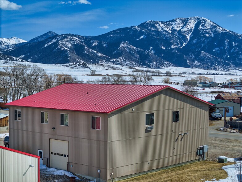 More Photos Of 23 Late September ln, Swan Valley Service For Sale