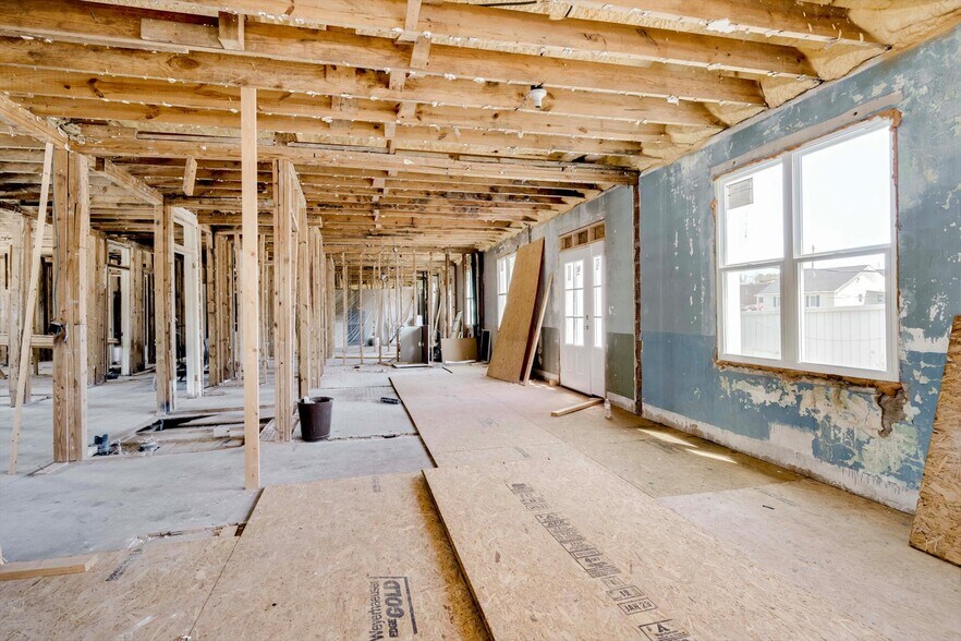 More Photos Of 111 Main Street, Lincolnton Flex For Sale