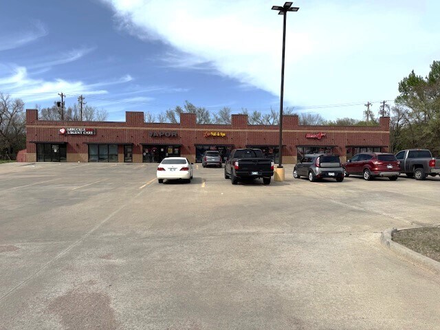 More Photos Of 1904 W Broadway Ave, Sulphur General Retail For Lease