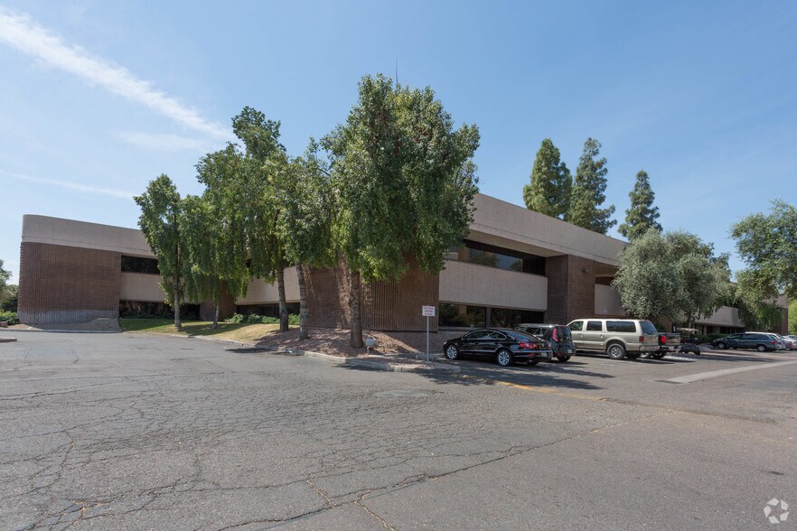 More Photos Of 2702 N 44th St, Phoenix Office For Sale