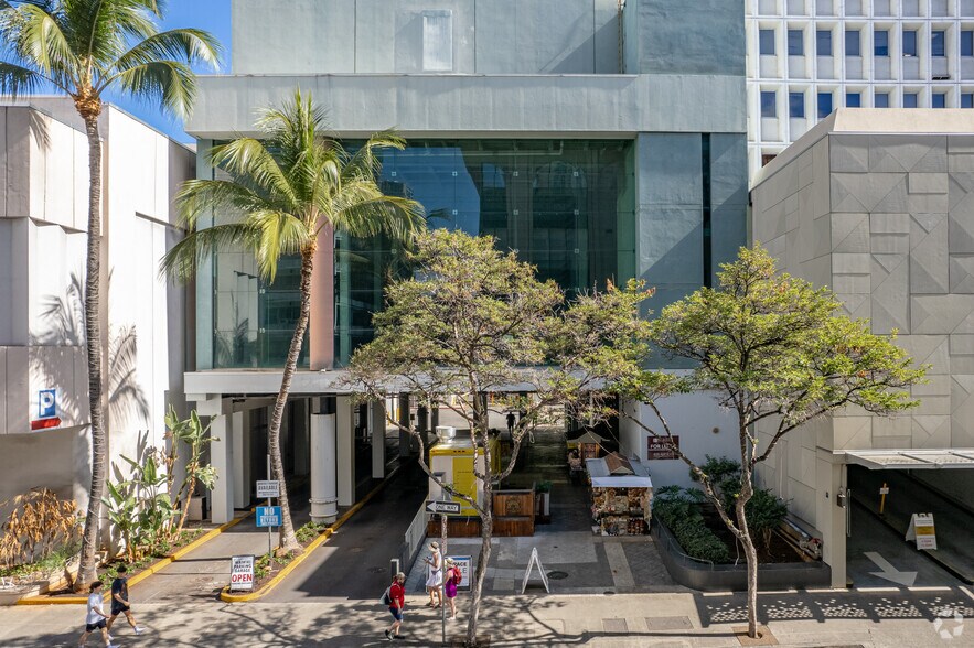 More Photos Of 325 Seaside Ave, Honolulu Theater Concert Hall For Lease