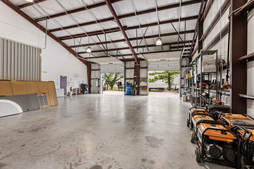 More Photos Of 3801 Knapp Rd, Pearland Loft Creative Space For Sale