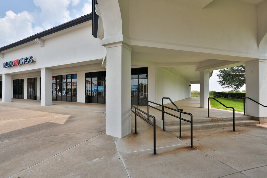 More Photos Of 5800 N Interstate 35, Denton Unknown For Lease