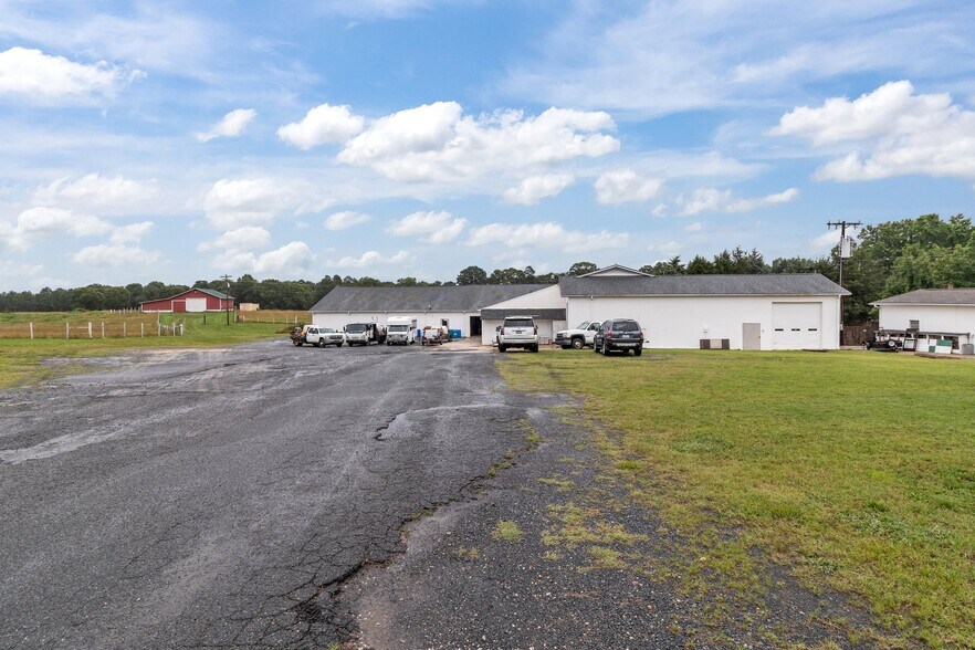 More Photos Of 704 N Central Ave, Locust Warehouse For Lease