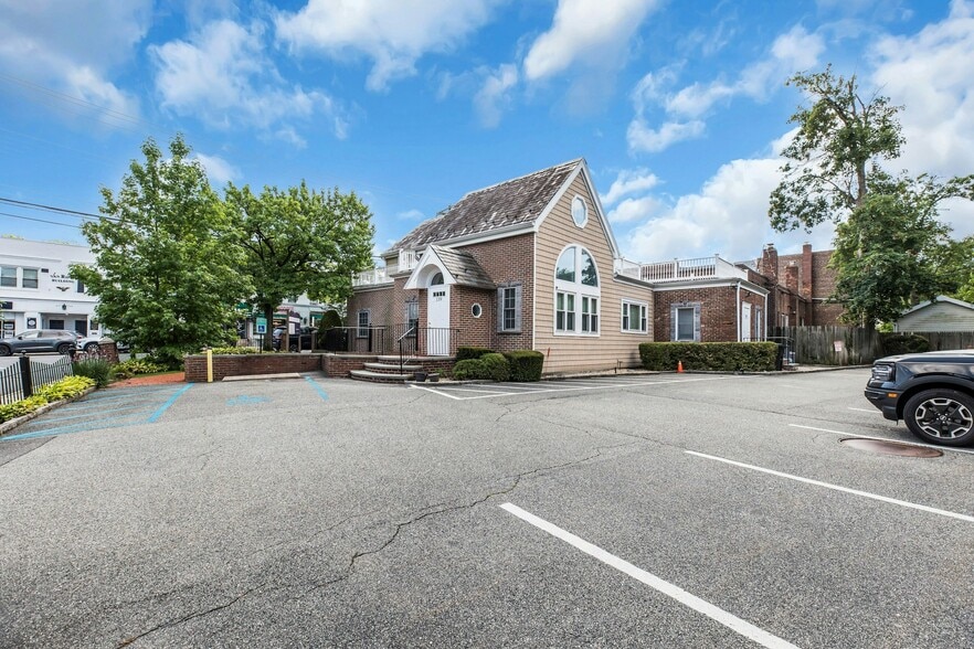 More Photos Of 139 Plandome Rd, Manhasset Medical For Sale