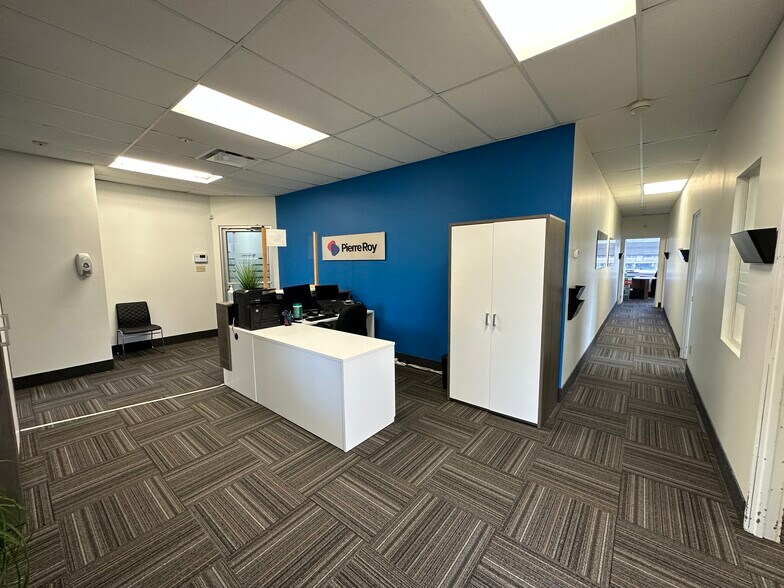 More Photos Of 3000-3140 Boul de Rome, Brossard Storefront For Lease