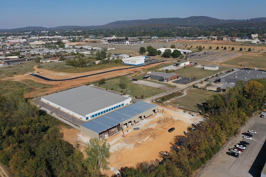 More Photos Of 3216 Leeman Ferry Rd SW, Huntsville Flex For Lease