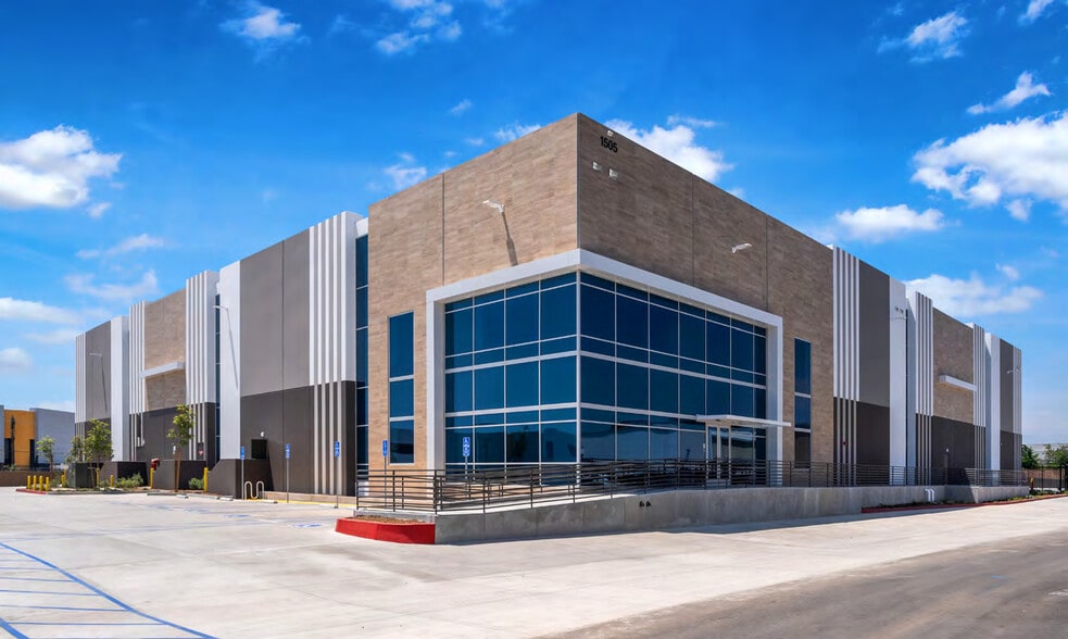 More Photos Of 1505 S Willow Ave, Rialto Warehouse For Lease