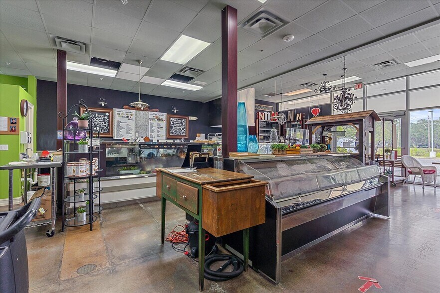 More Photos Of 15 S Beneva Rd, Sarasota Restaurant For Lease