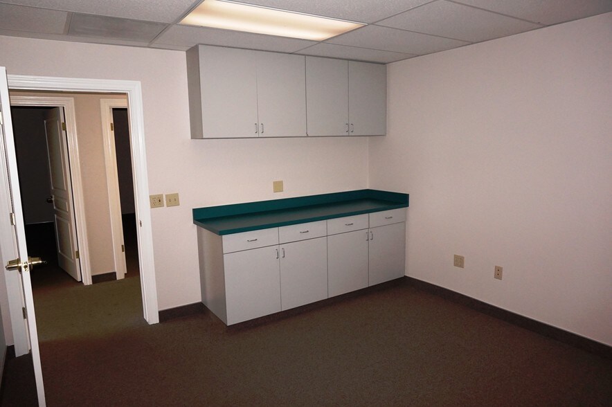 More Photos Of 538 S 5th Ave, Oakdale Light Distribution For Sale