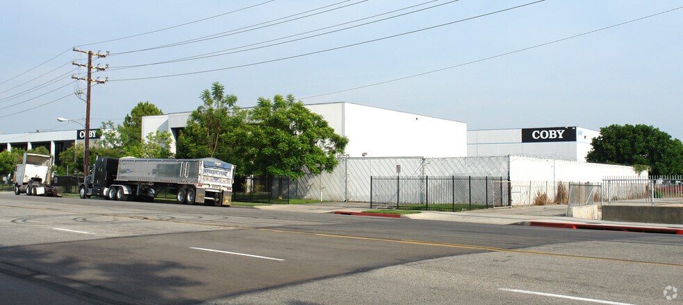 More Photos Of 3020-3070 E Victoria St, Compton Distribution For Lease