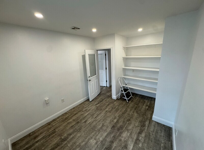 More Photos Of 124-13 Liberty Ave, South Richmond Hill Storefront Retail Office For Lease