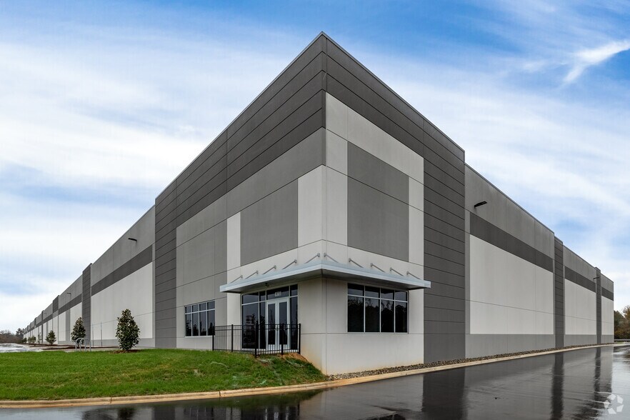 More Photos Of 8301 Old Dowd Rd, Charlotte Industrial For Lease