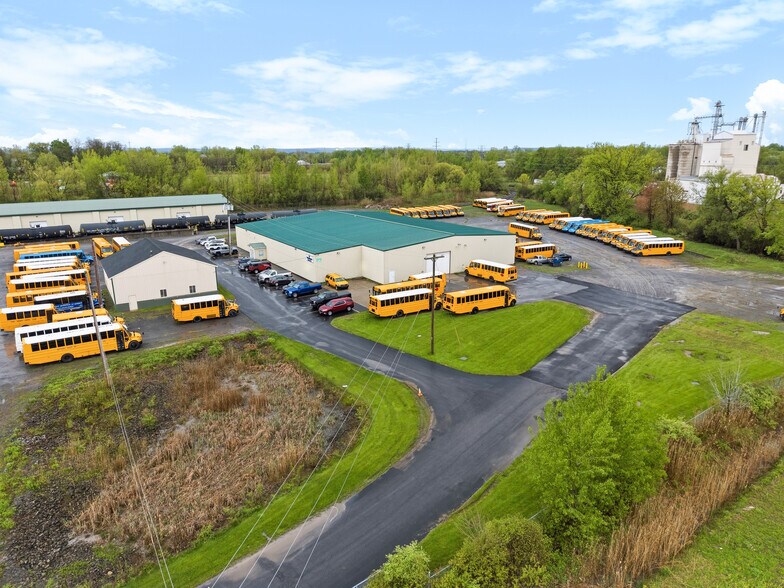 More Photos Of 7707 Henry Clay Blvd, Liverpool Warehouse For Lease