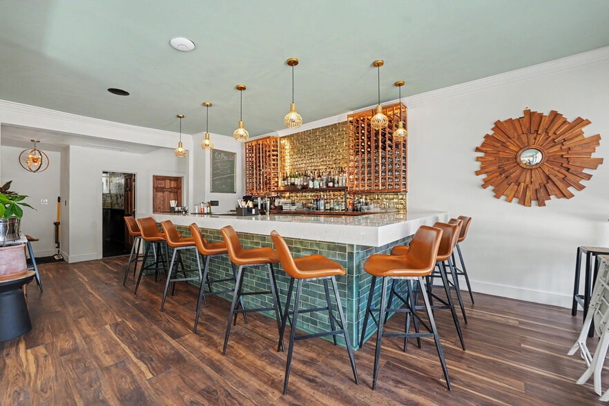 More Photos Of 2312 Abercorn St, Savannah Storefront Retail Residential For Sale