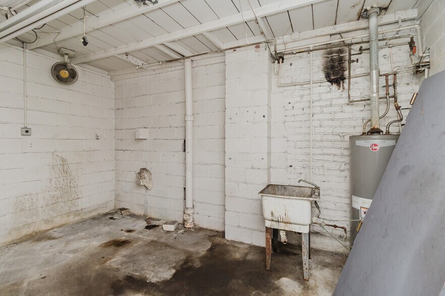 More Photos Of 470 N Seneca St, Wichita Warehouse For Sale