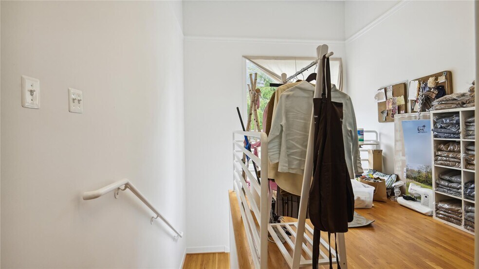 More Photos Of 103 W Federal St, Middleburg Storefront Retail Office For Sale