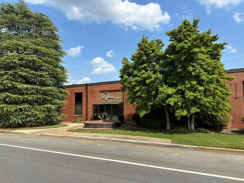 More Photos Of 400 National Blvd, Lexington Manufacturing For Sale
