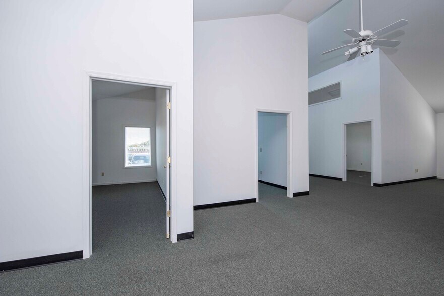 More Photos Of 17-19 S Main St, Manville Loft Creative Space For Lease