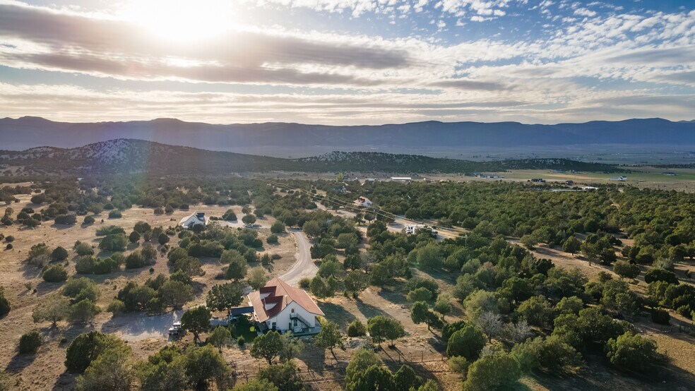 More Photos Of 11550 Pigeon Hollow Rd, Spring City Hotel For Sale