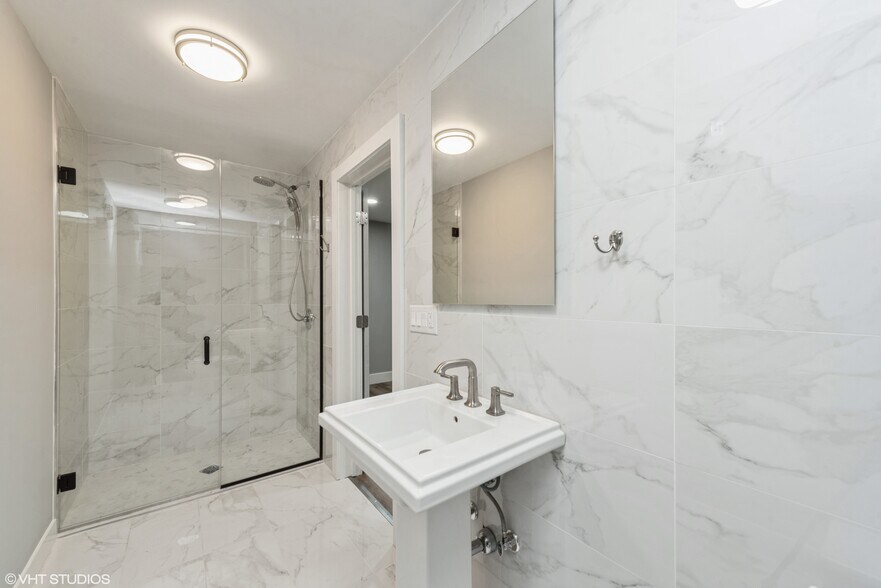 More Photos Of 711 N 1st St, Dekalb Office For Lease