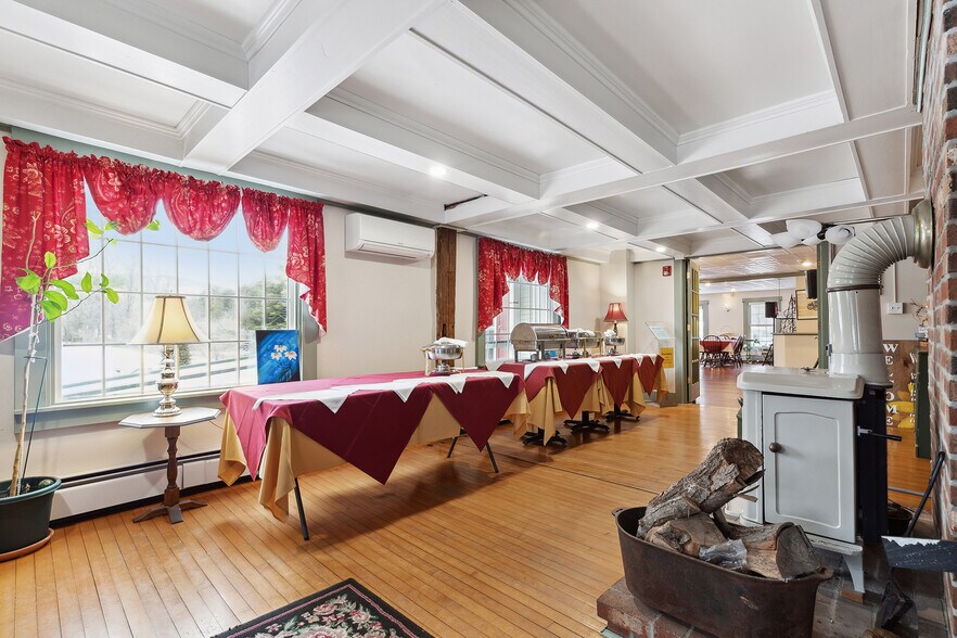 More Photos Of 67 Pleasant View Rd, Bradford Hotel For Sale