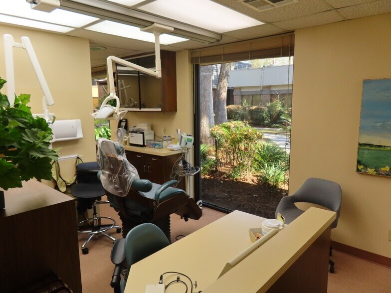 More Photos Of 13303 Champion Forest Dr, Houston Office For Sale