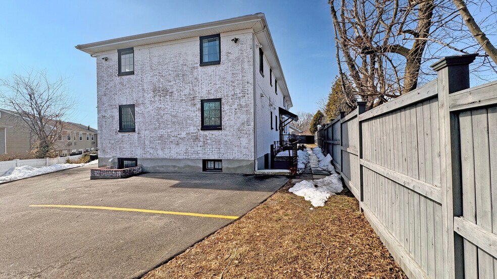 More Photos Of 42 Poe Ct, Fairfield Apartments For Sale