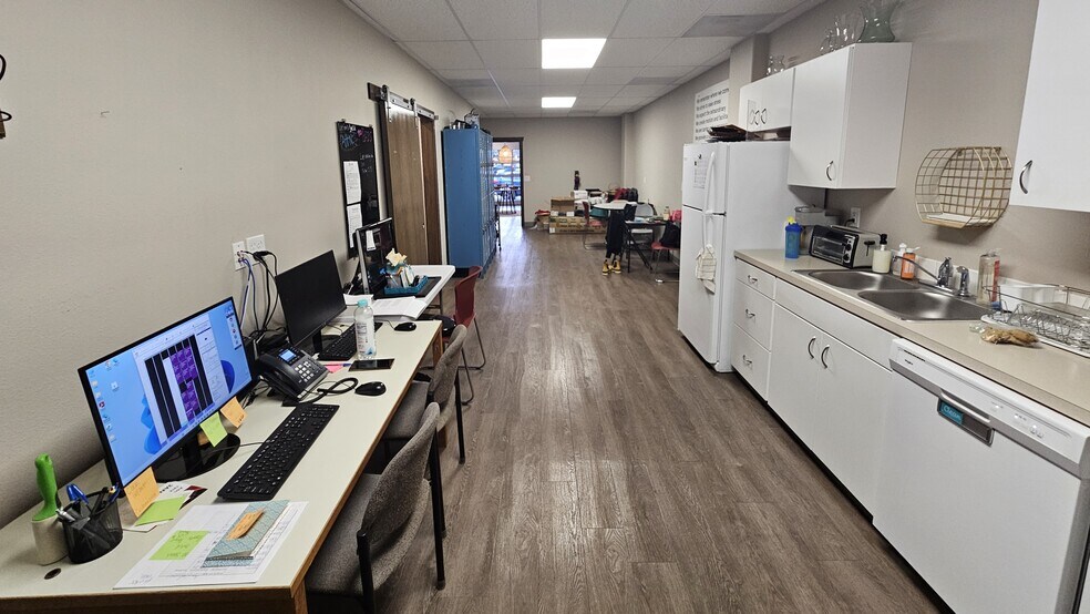 More Photos Of 1322-1324 Vandercook Way, Longview Office For Lease