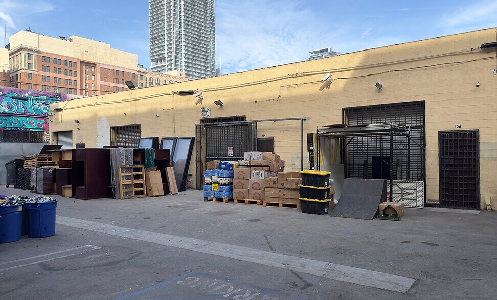 More Photos Of 120-128 E 11th St, Los Angeles Distribution For Lease
