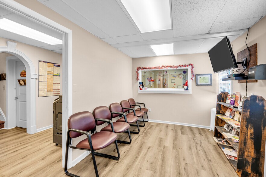 More Photos Of 122 Lien St, Toms River Office For Sale