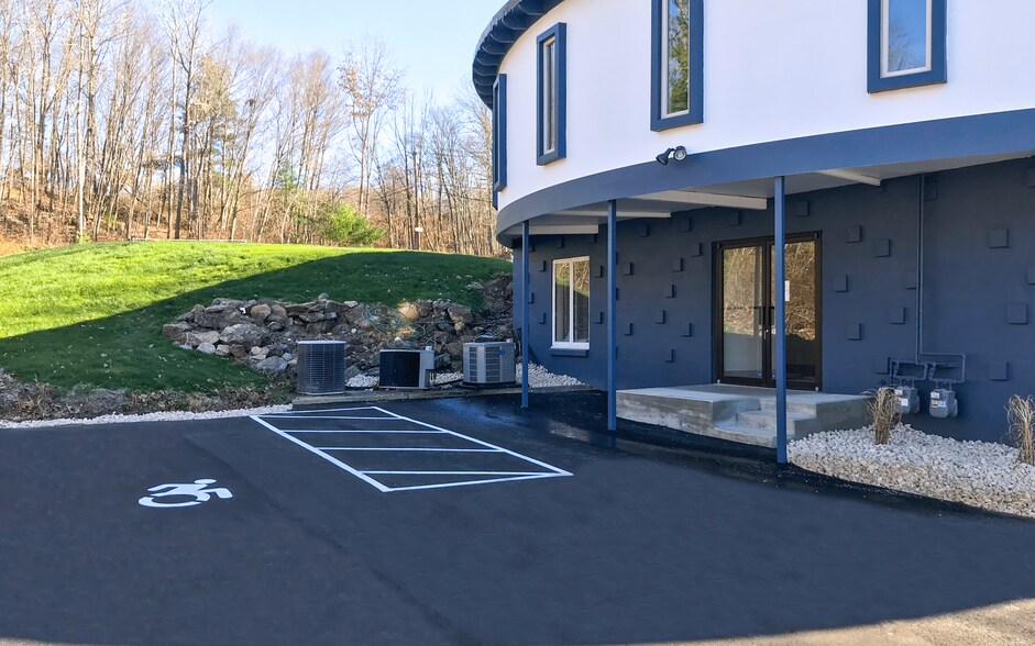More Photos Of 2030 Straits Tpke, Middlebury Office For Lease