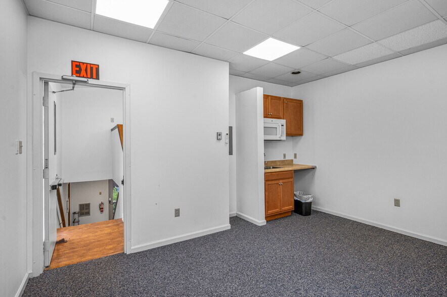 More Photos Of 3519 E Main St, Morgantown Office Residential For Lease