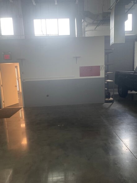 More Photos Of 5401 N Haverhill Rd, West Palm Beach Warehouse For Lease