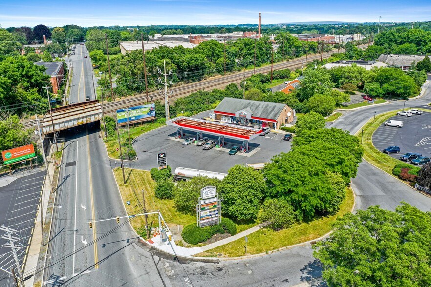 806 New Holland Ave, Lancaster, PA 17602 Convenience Store For Sale