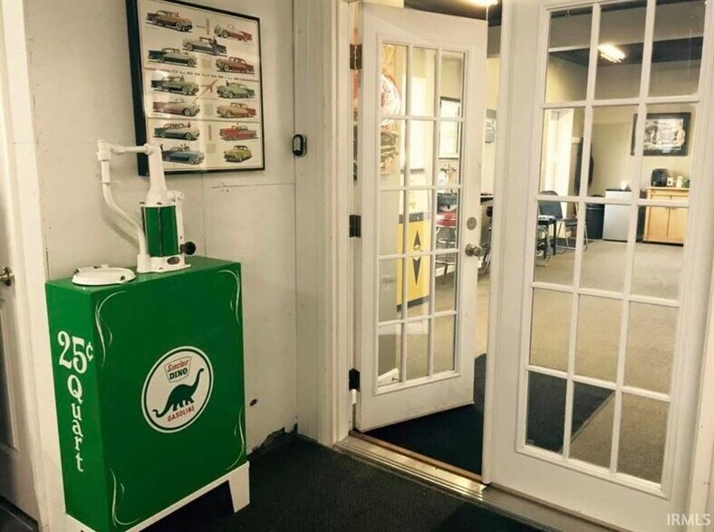 More Photos Of 311 W College Ave, Mount Vernon Auto Repair For Sale