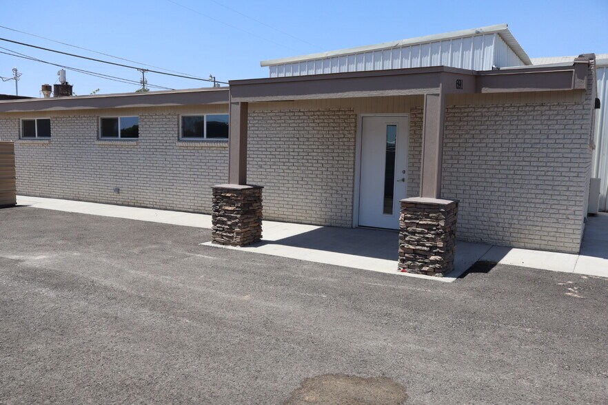 More Photos Of 6911 Doniphan Dr, Canutillo Office For Lease