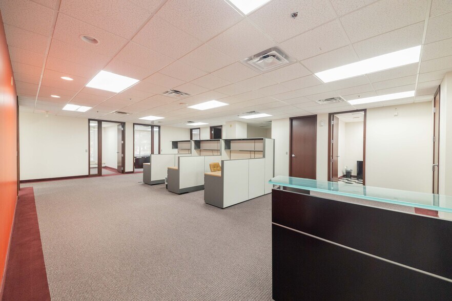 More Photos Of 1301 W Long Lake Rd, Troy Office For Lease