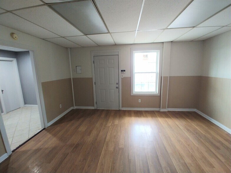 More Photos Of 1523 Salisbury Rd, Statesville Showroom For Lease