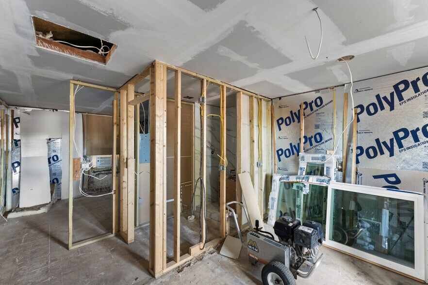 More Photos Of 5712 15th St, Bradenton Auto Dealership For Sale