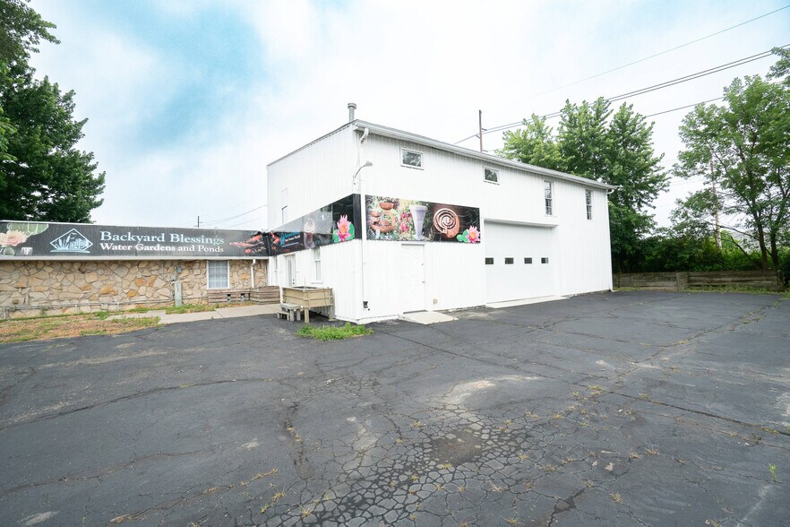 More Photos Of 8135 E 30th St, Indianapolis Light Manufacturing For Lease