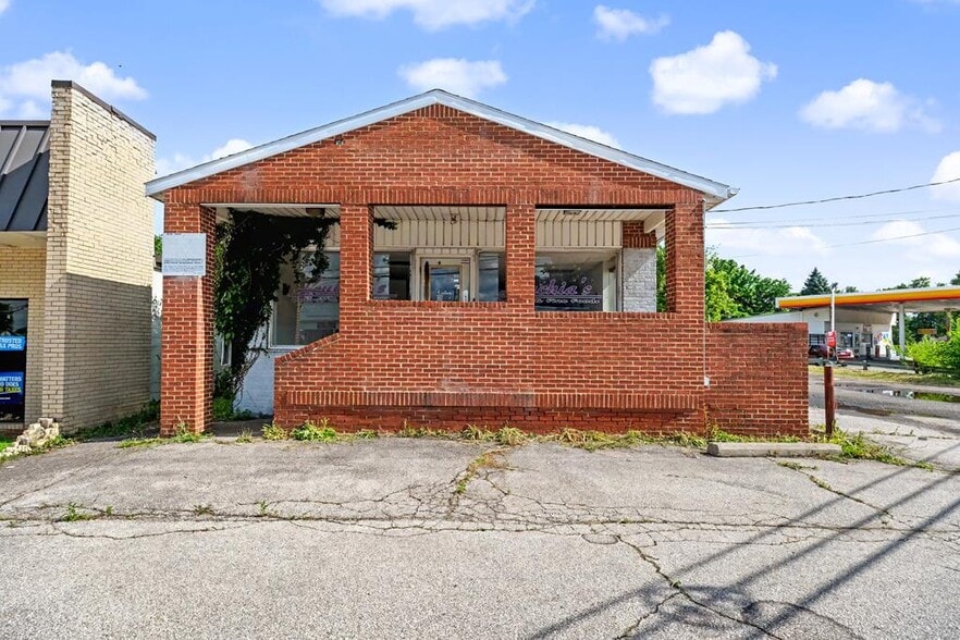 Primary Photo Of 889 Ashland Rd, Mansfield Freestanding For Sale