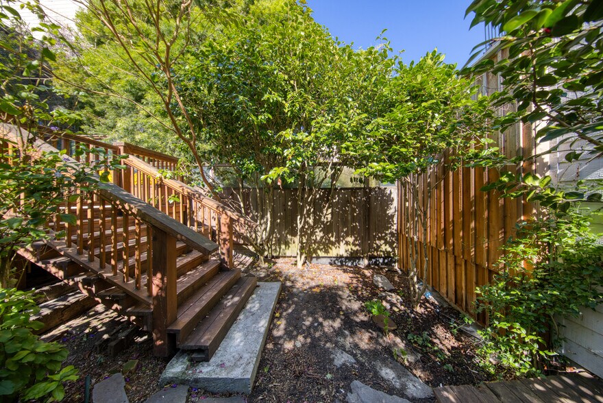 More Photos Of 2918-2920 Lyon St, San Francisco Office Residential For Sale