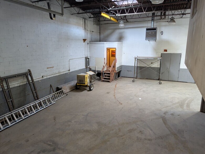 More Photos Of 48 New St Rear, Cambridge Warehouse For Lease