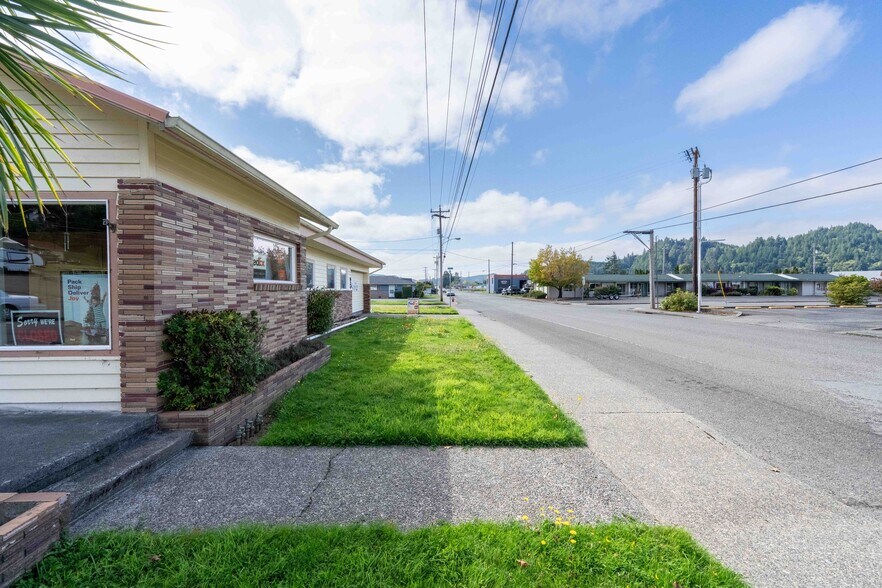More Photos Of 624 Winchester Ave, Reedsport Office For Sale