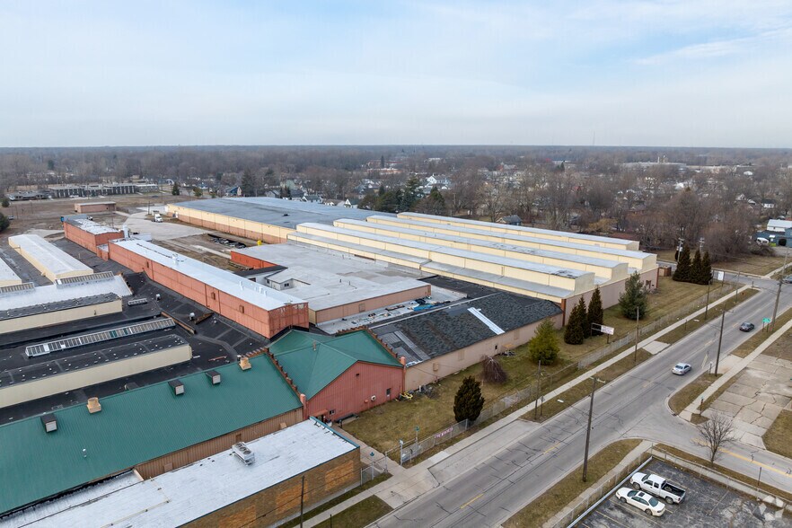 More Photos Of 2500 Moak St, Port Huron Unknown For Lease