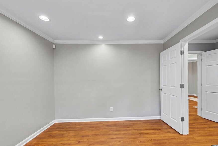 More Photos Of 275 E Henry St, Spartanburg Office Residential For Sale