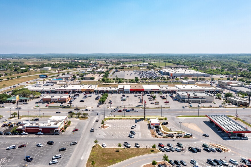 More Photos Of 1341-1489 E Court St, Seguin Unknown For Lease